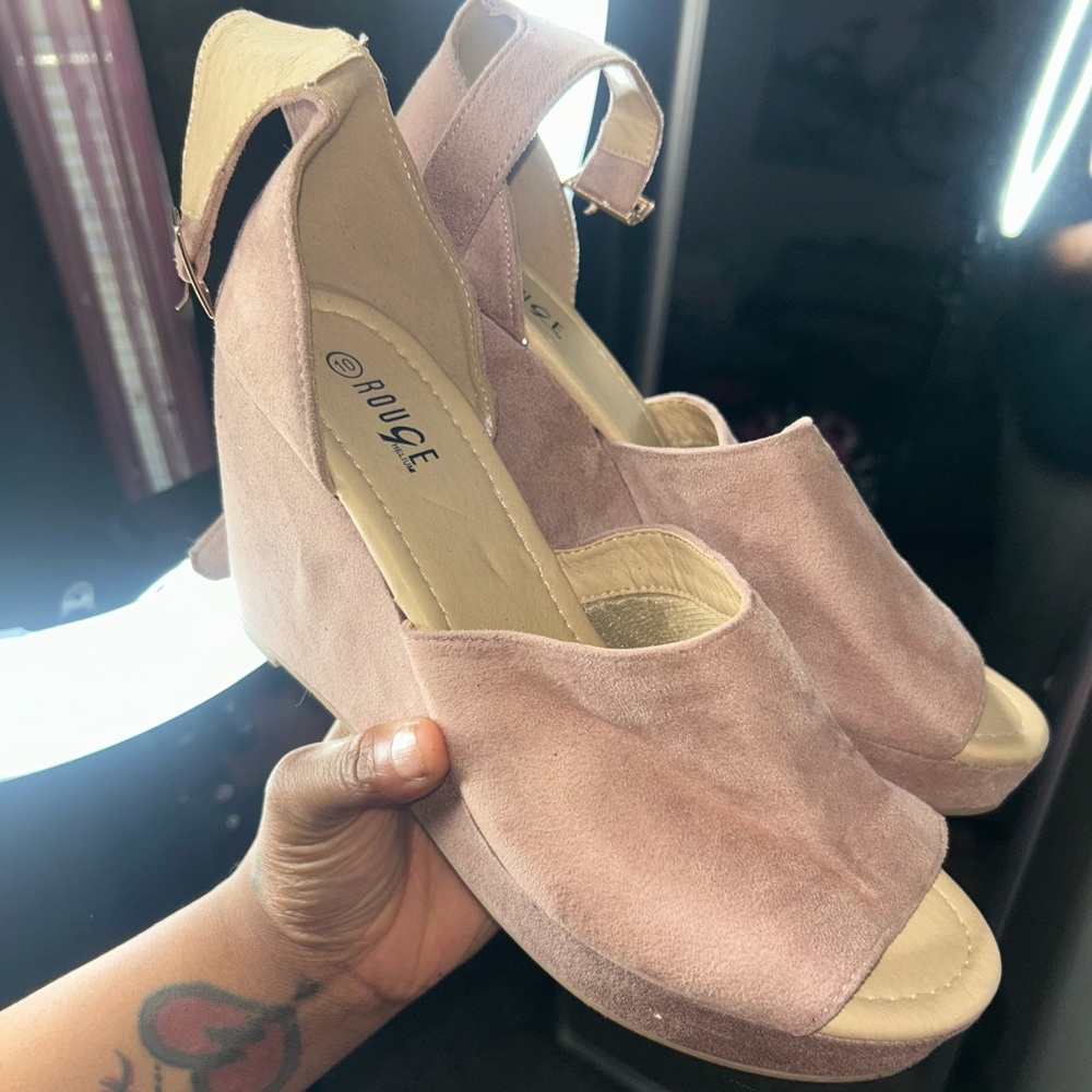 Mauve Wedges